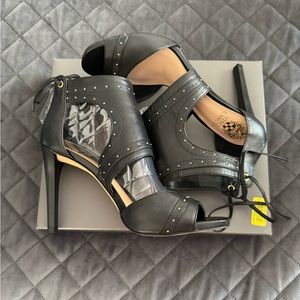 Vince Camuto Leather heels. Style: VC-Roux